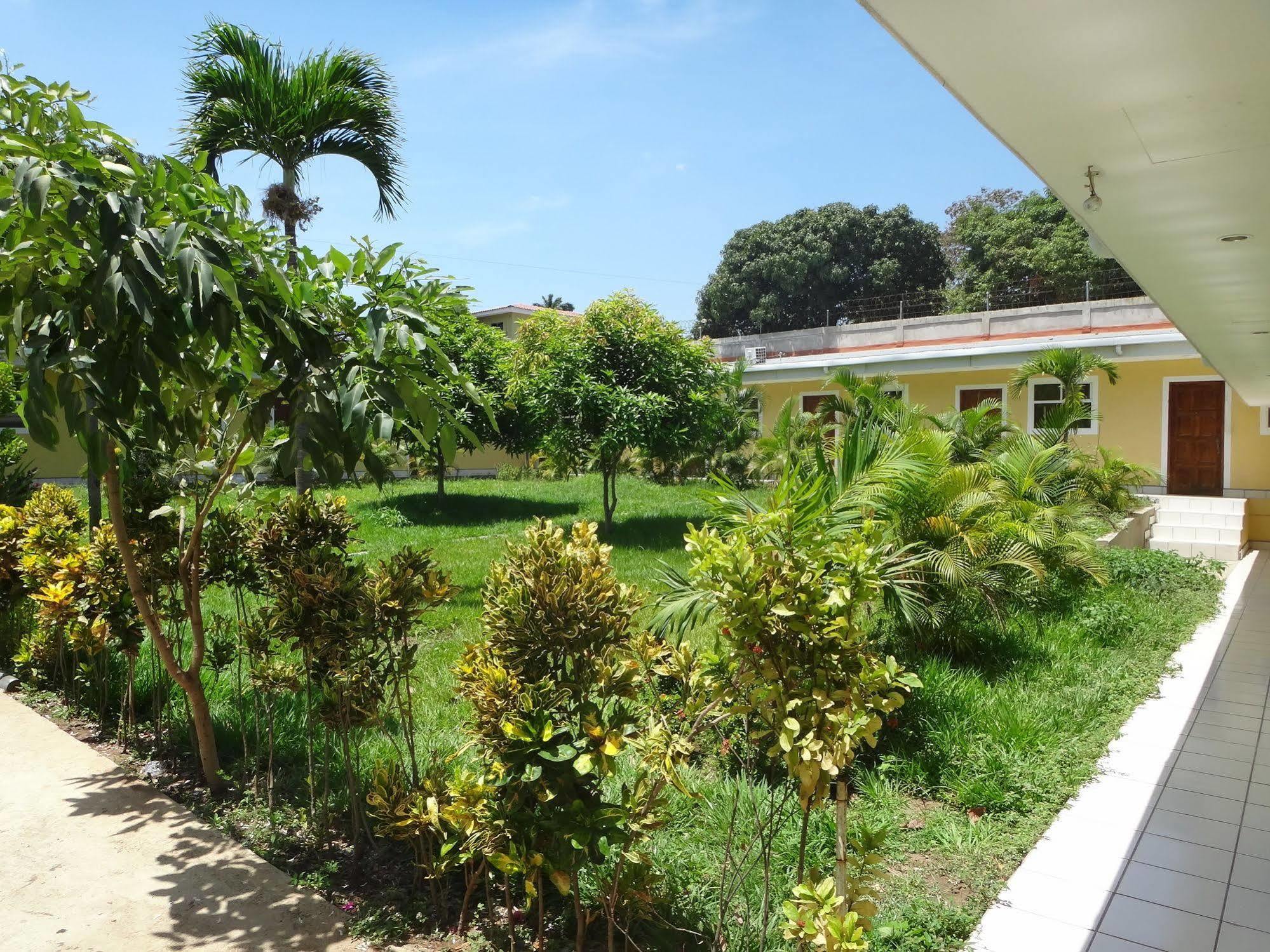 Hotel La Arboleda มานากัว ภายนอก รูปภาพ